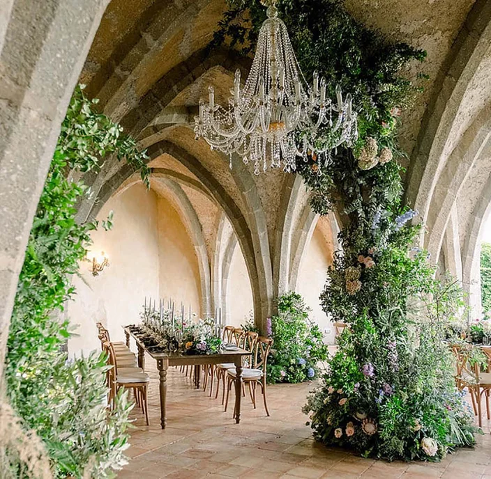 See How This Amalfi Coast Wedding Mastered the Colorful yet Neutral Look
