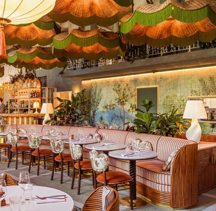 Group Getaway Guide: Spending a Lazy Day in Paris with Friends
