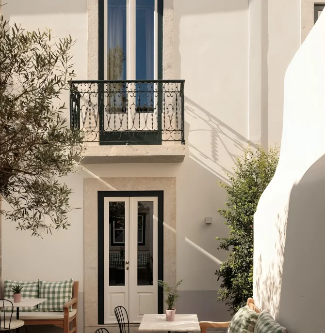 Vino, Views, and Vintage Moments: Discovering the Soul of Southern Portugal